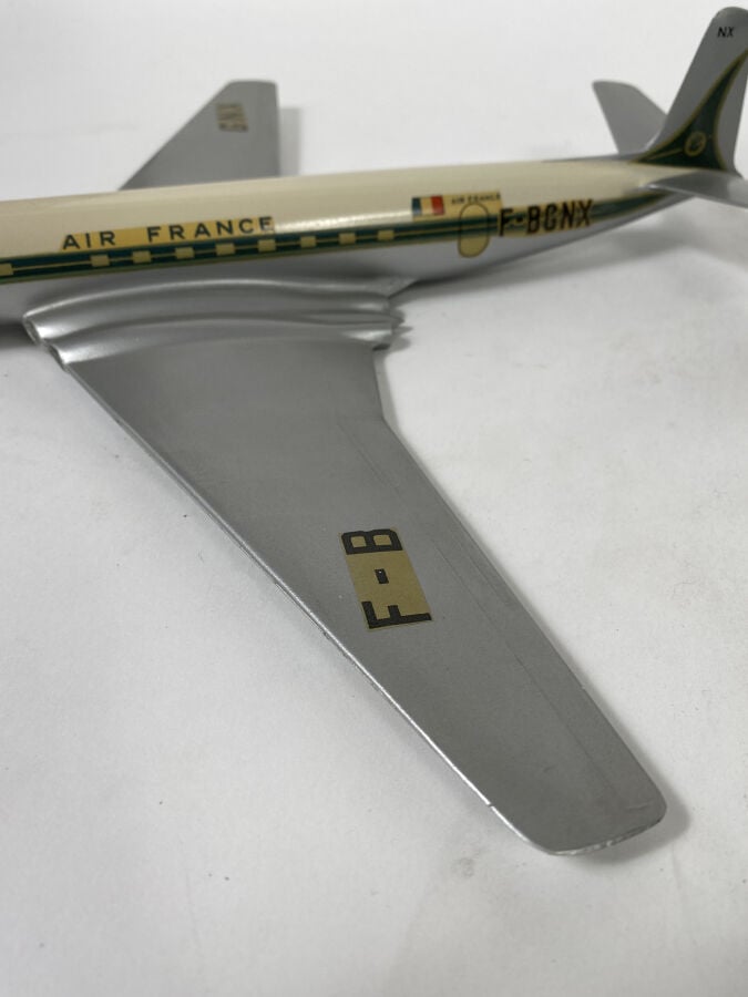 2 modèles : - -Vickers Viscount Air France F-BGRV au 1/100ème en aluminium pein…