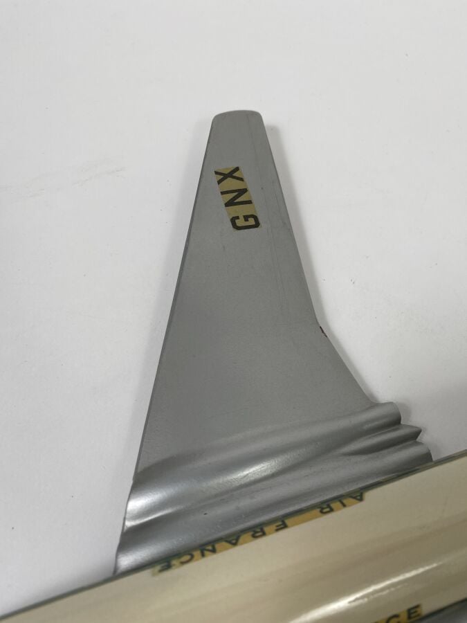 2 modèles : - -Vickers Viscount Air France F-BGRV au 1/100ème en aluminium pein…