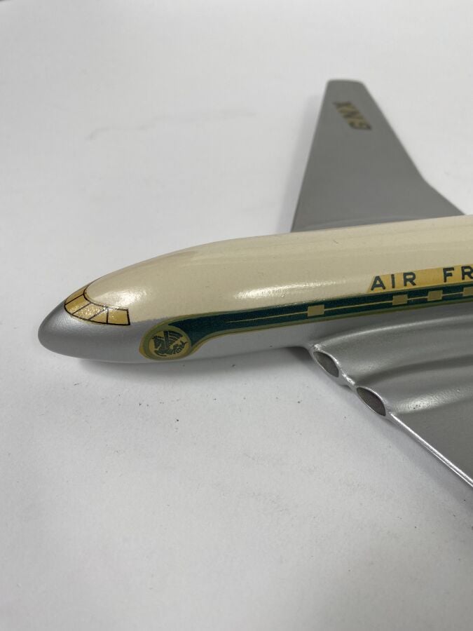 2 modèles : - -Vickers Viscount Air France F-BGRV au 1/100ème en aluminium pein…