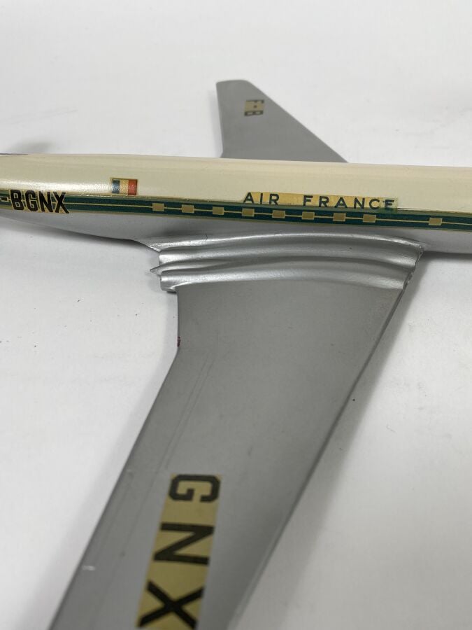 2 modèles : - -Vickers Viscount Air France F-BGRV au 1/100ème en aluminium pein…