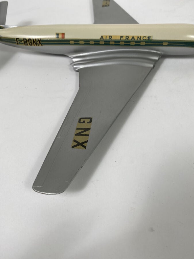 2 modèles : - -Vickers Viscount Air France F-BGRV au 1/100ème en aluminium pein…