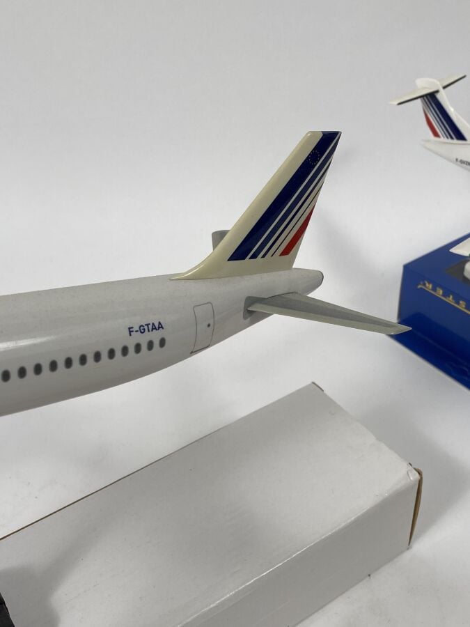 3 modèles : - - Airbus A 321-100 Air France F-GTAA au 1/100ème en plastique réa…