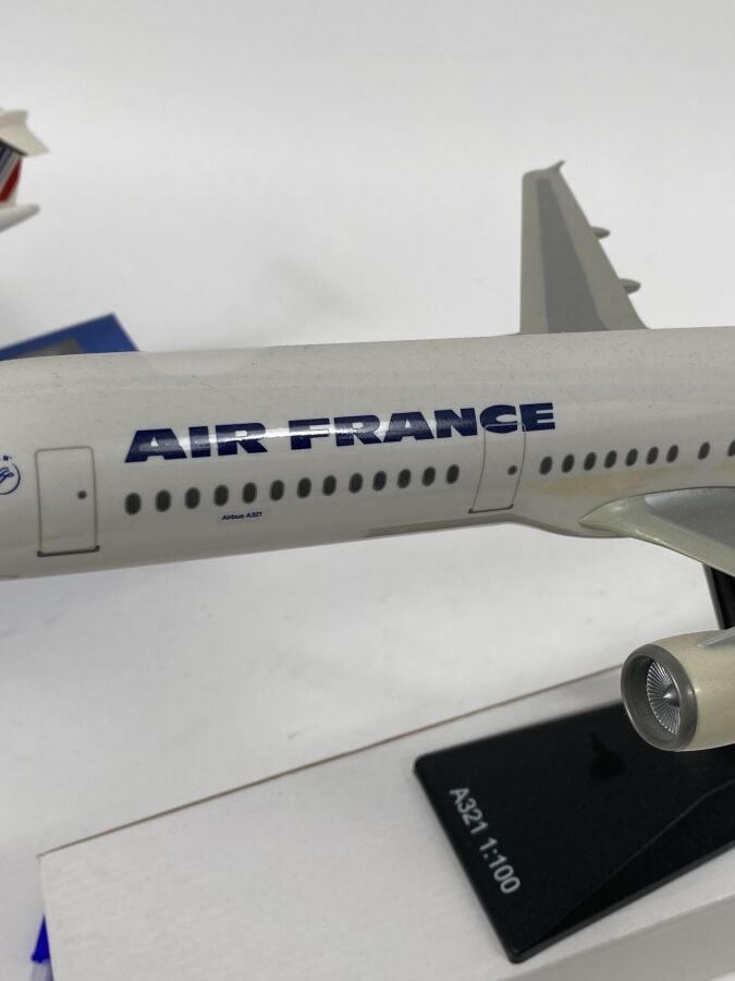 3 modèles : - - Airbus A 321-100 Air France F-GTAA au 1/100ème en plastique réa…