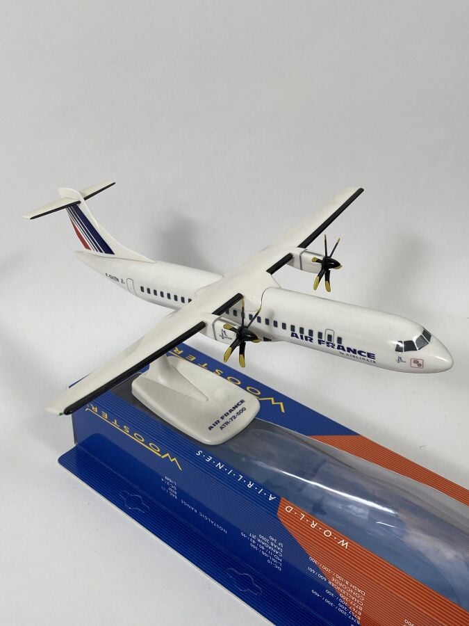 3 modèles : - - Airbus A 321-100 Air France F-GTAA au 1/100ème en plastique réa…