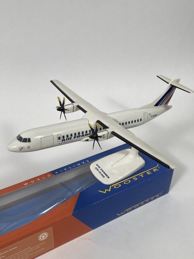 3 modèles : - - Airbus A 321-100 Air France F-GTAA au 1/100ème en plastique réa…
