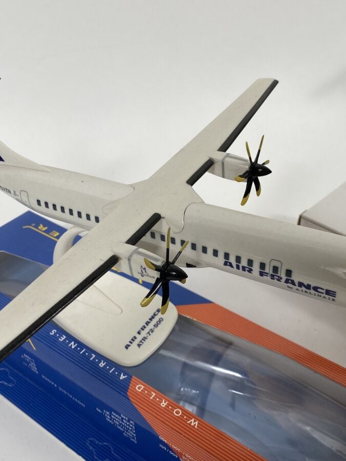 3 modèles : - - Airbus A 321-100 Air France F-GTAA au 1/100ème en plastique réa…