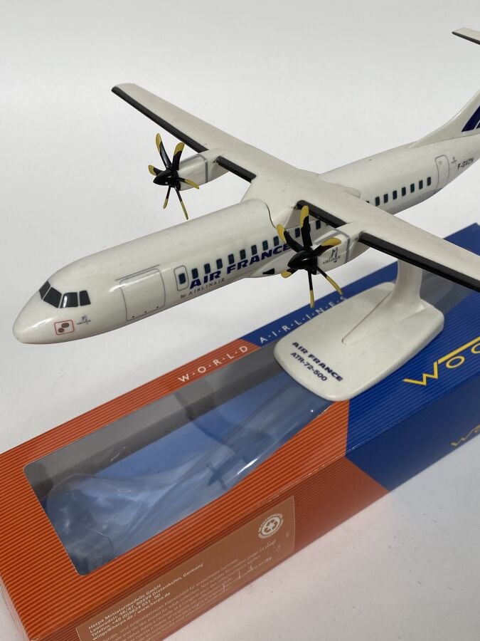 3 modèles : - - Airbus A 321-100 Air France F-GTAA au 1/100ème en plastique réa…