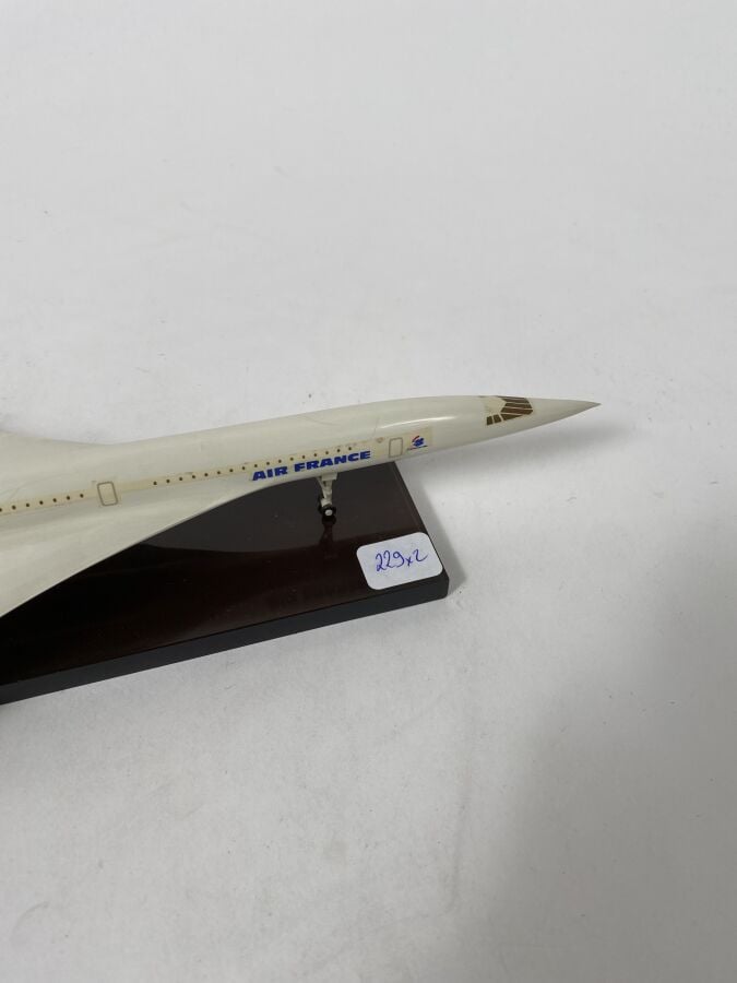3 modèles : - - BAC Aérospatiale. Concorde Air France F-BVFA au décollage (tour…
