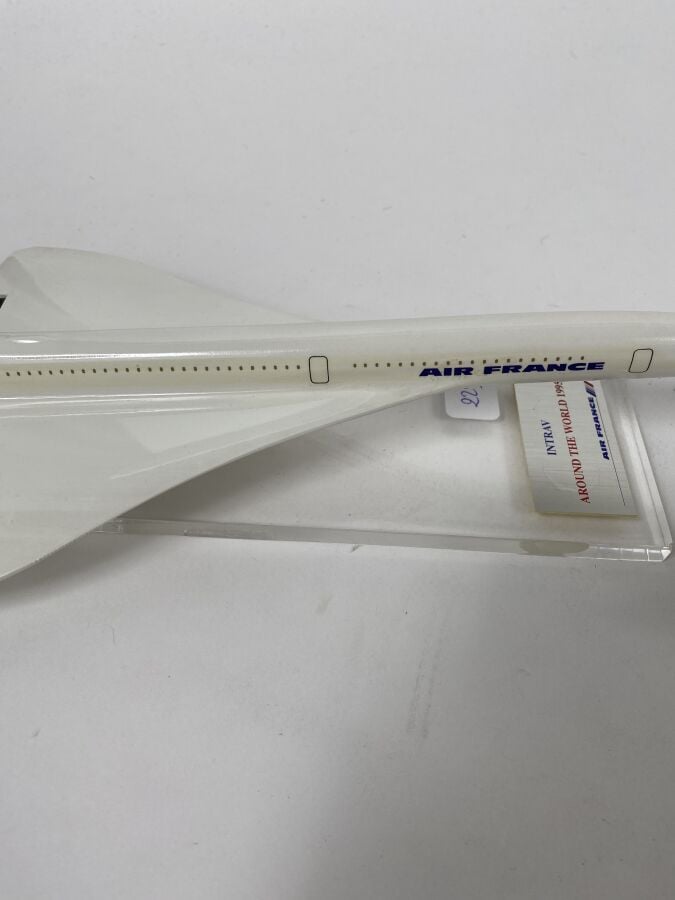 3 modèles : - - BAC Aérospatiale. Concorde Air France F-BVFA au décollage (tour…