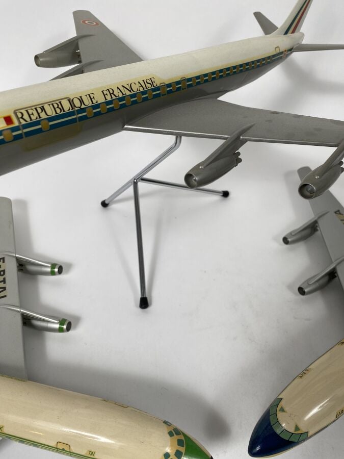 3 modèles : - -Douglas DC8 -32 UAT Aéromaritime F-BTAI au 1/100ème en plastique…