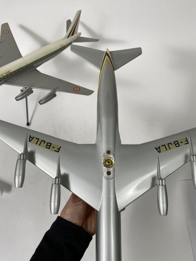 3 modèles : - -Douglas DC8 -32 UAT Aéromaritime F-BTAI au 1/100ème en plastique…