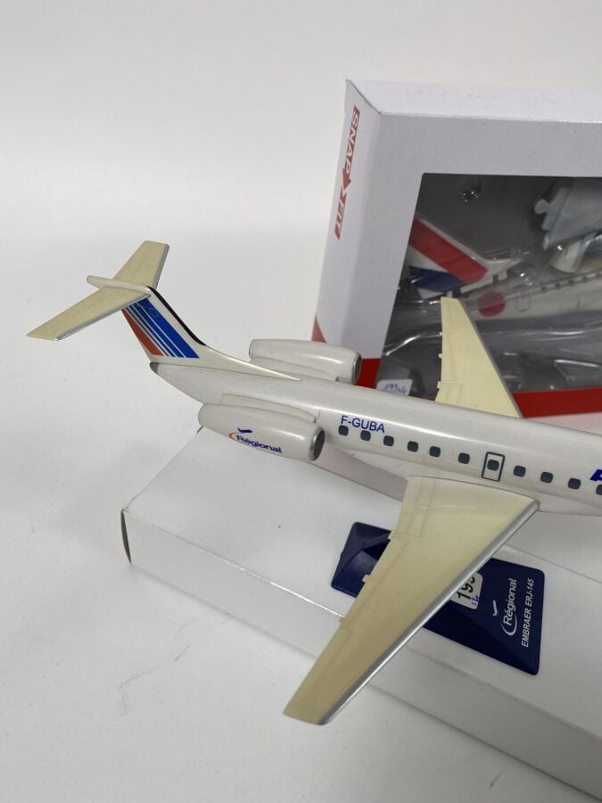 4 modèles en plastique au 1/100ème pour : - -Canadair CRJ 700 Brit Air Air - Fr…
