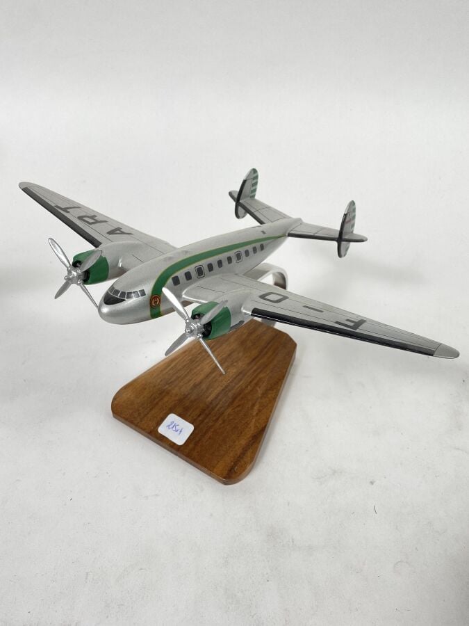 4 modeles : - - SO 30P Bretagne F-OART Air Maroc au 1/100ème envois peint réali…