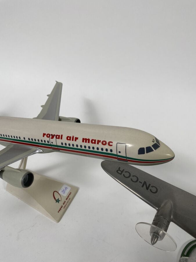 4 modeles : - - SO 30P Bretagne F-OART Air Maroc au 1/100ème envois peint réali…