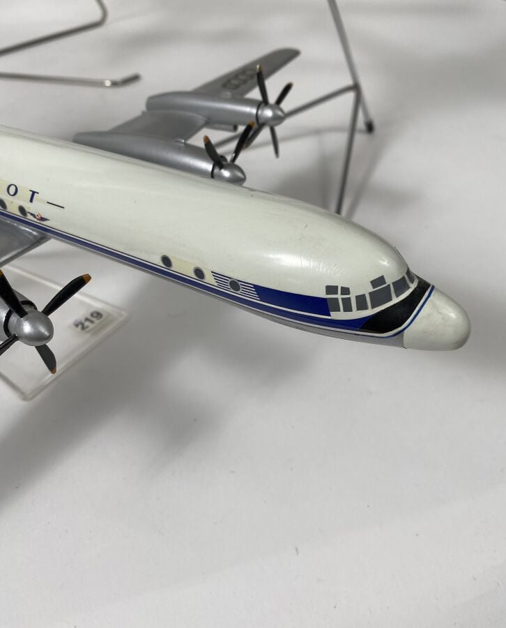 5 modèles Russe : - - Ilyushin 18 Aeroflot 34567 au 1/125ème en bois peint réal…