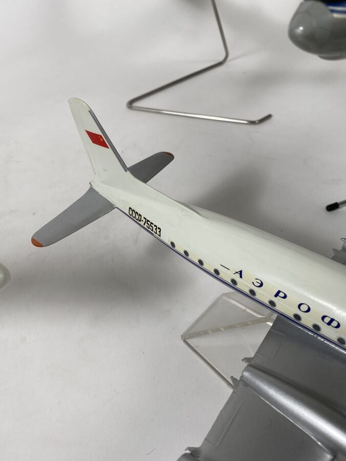 5 modèles Russe : - - Ilyushin 18 Aeroflot 34567 au 1/125ème en bois peint réal…