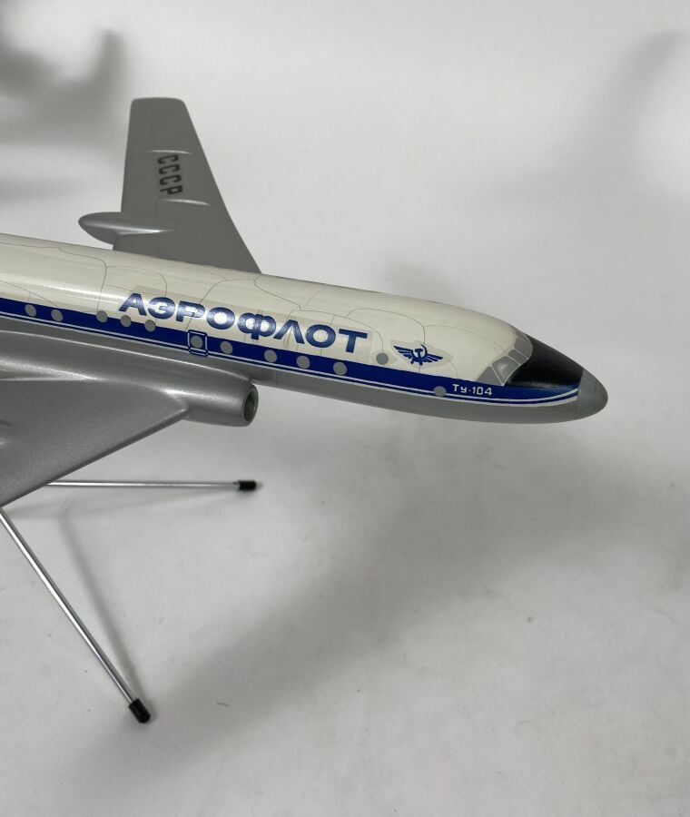 5 modèles Russe : - - Ilyushin 18 Aeroflot 34567 au 1/125ème en bois peint réal…