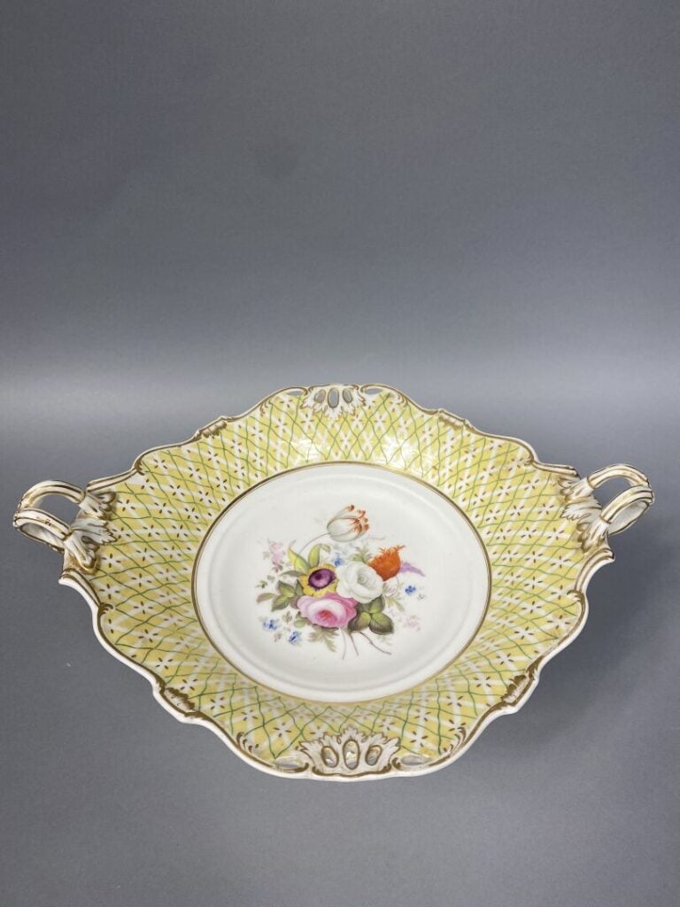 Allemagne, dans le goût - Coupe à anses sur piédouche en porcelaine émaillée po…