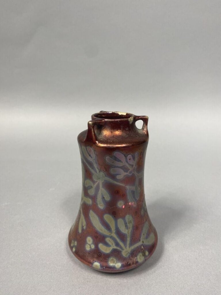 BACS (Cannes-EDEN) - Petit vase tronconique en faïence lustrée à décor d'algues…