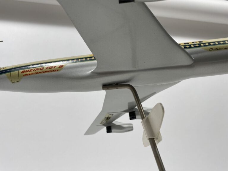 Boeing 707 300/320 Air France Cargo F-BLCC au 1/100ème en plastique réalisé par…