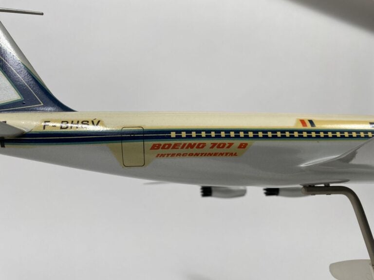 Boeing 707 300/320 Air France Cargo F-BLCC au 1/100ème en plastique réalisé par…