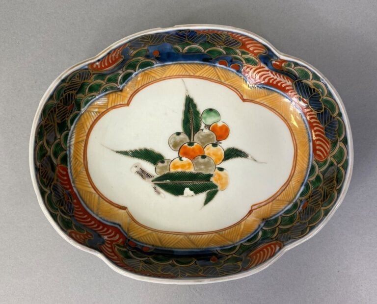 Chine / Japon - Ensemble de six coupelles polylobées en porcelaine émaillée pol…