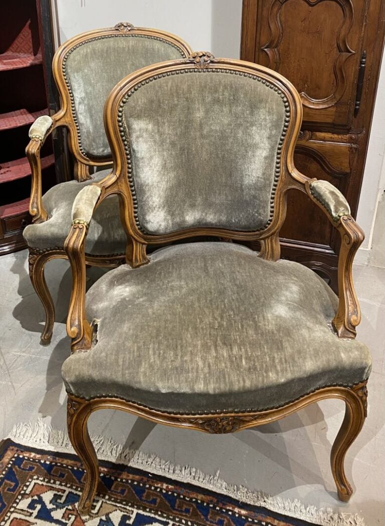 Coiffeuse en bois naturel de style Louis XV - 75 x 73.5 x 43.5 cm - On joint un…