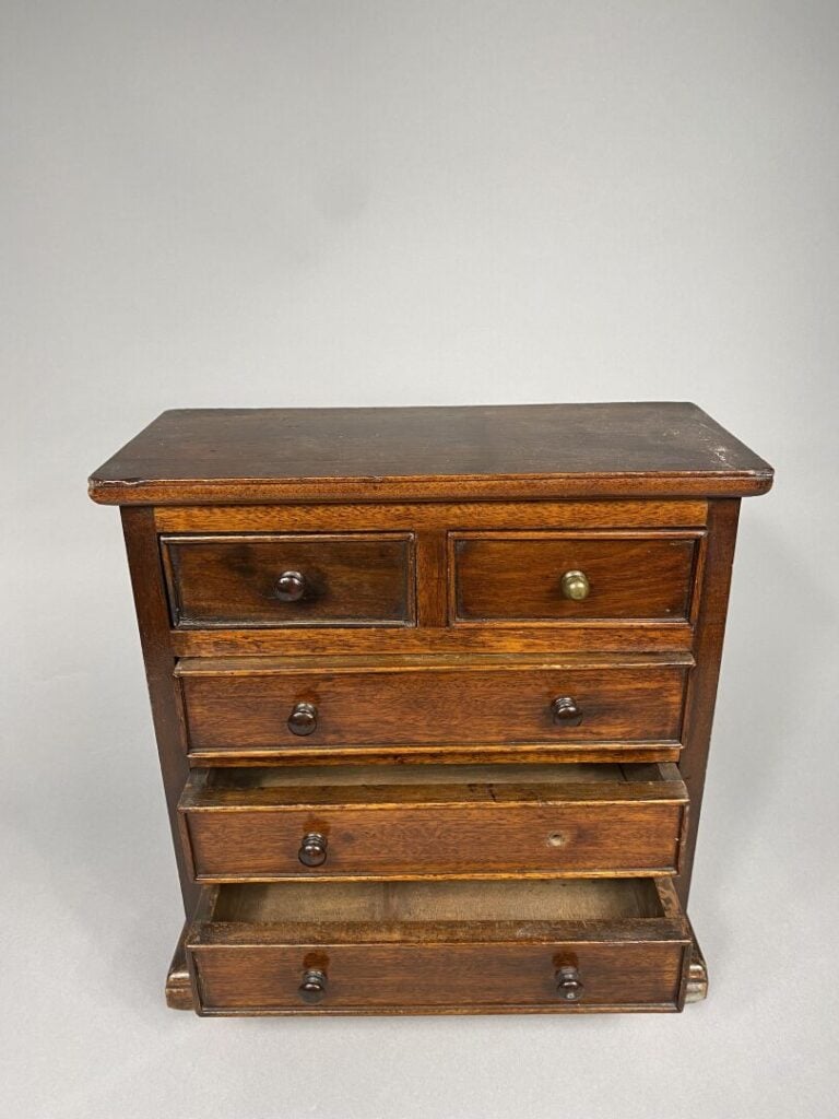 Commode de maîtrise en bois naturel ouvrant à cinq tiroirs sur quatre rangs - 3…