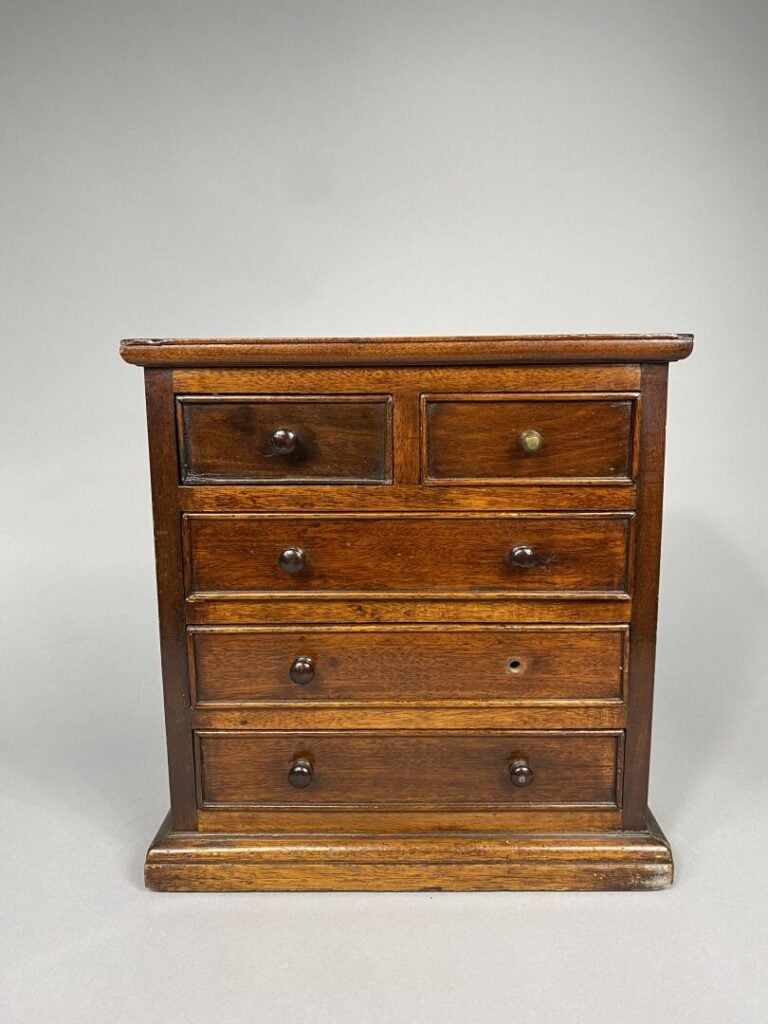 Commode de maîtrise en bois naturel ouvrant à cinq tiroirs sur quatre rangs - 3…