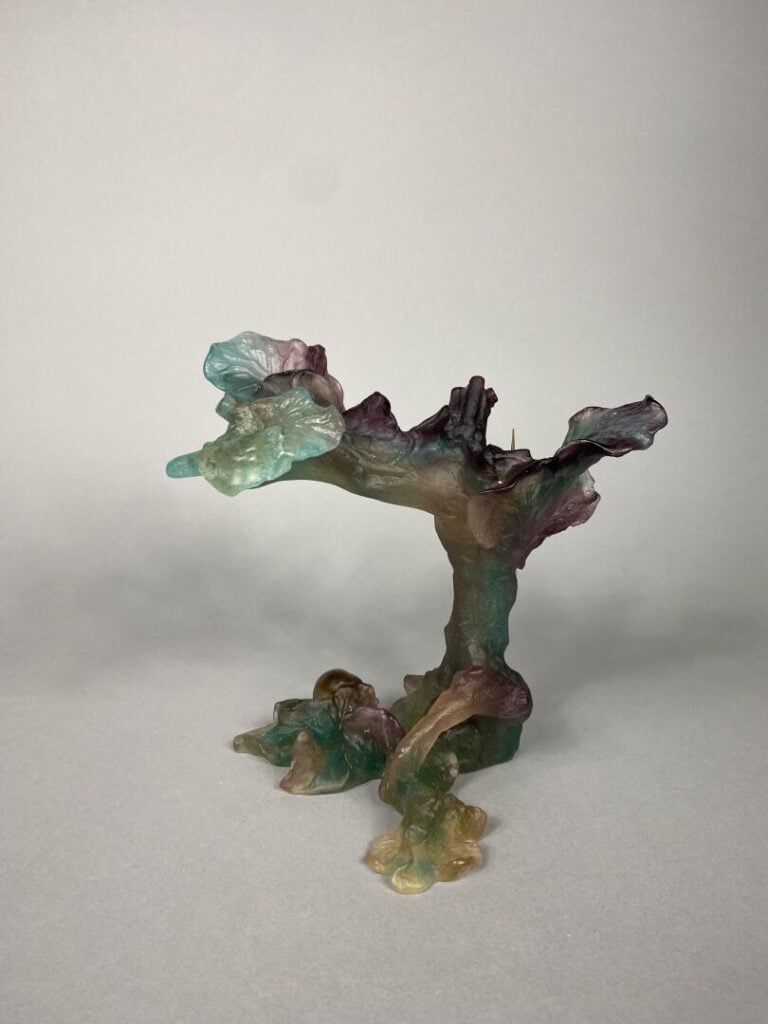DAUM France - Bougeoir en pâte de verre teintée dans les tons violet et vert à…