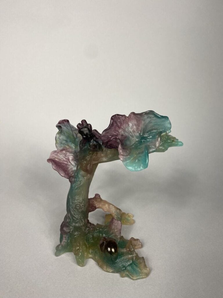 DAUM France - Bougeoir en pâte de verre teintée dans les tons violet et vert à…