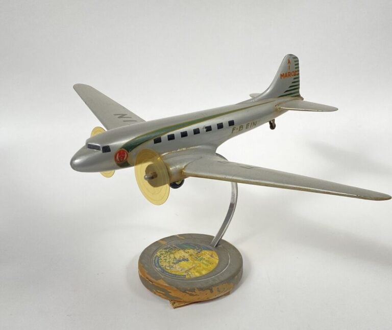 DC3 Air Maroc F-BEIN Air Atlas pied siglé, 1/50ème en bois peint, vers 1950
