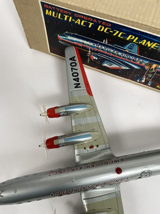 DC7C American Airlines » / One - Japon, 1967, en Tele lithographiée, battery to…