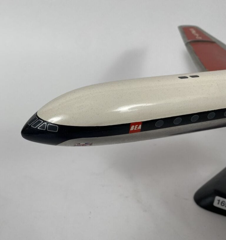 De Haviland Comet 4B BEA G-APMA au 1/72ème en aluminium peint réalisé par Olivi…