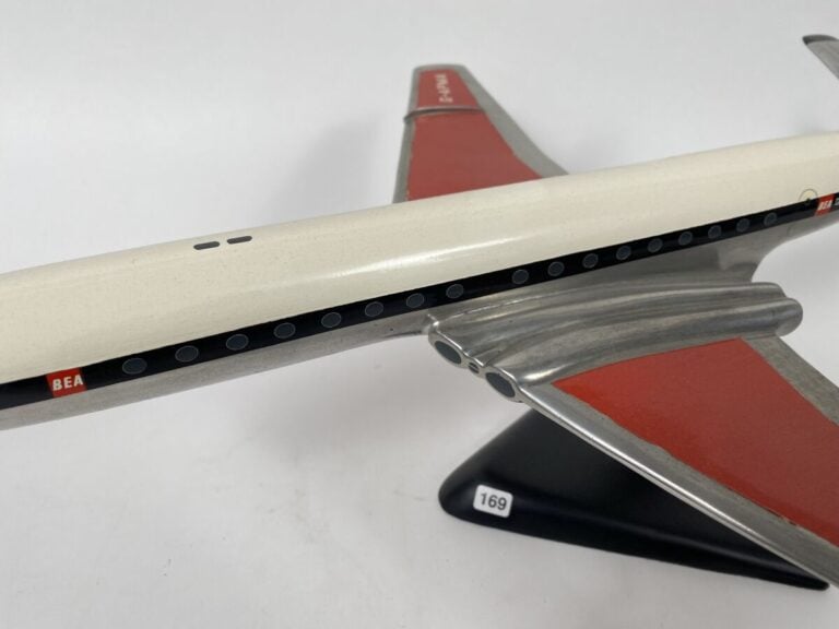 De Haviland Comet 4B BEA G-APMA au 1/72ème en aluminium peint réalisé par Olivi…