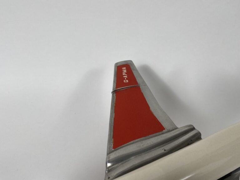 De Haviland Comet 4B BEA G-APMA au 1/72ème en aluminium peint réalisé par Olivi…