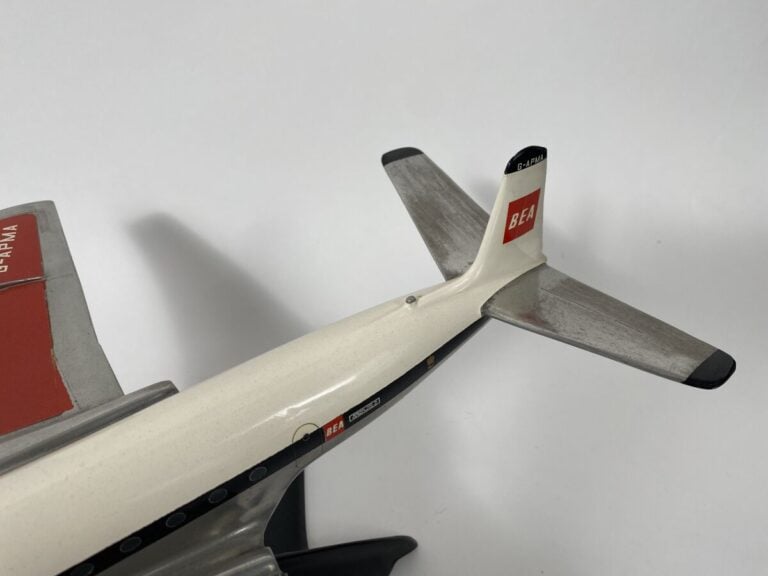 De Haviland Comet 4B BEA G-APMA au 1/72ème en aluminium peint réalisé par Olivi…