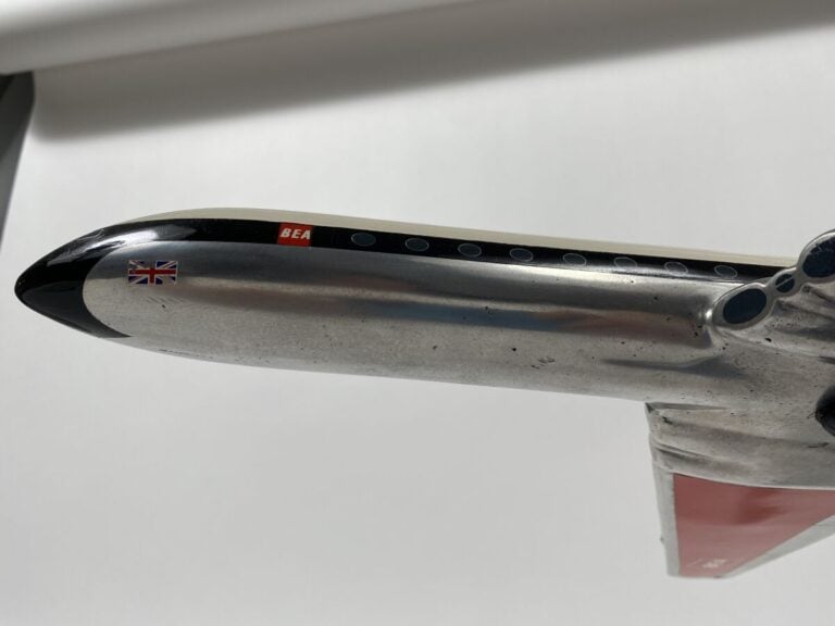 De Haviland Comet 4B BEA G-APMA au 1/72ème en aluminium peint réalisé par Olivi…