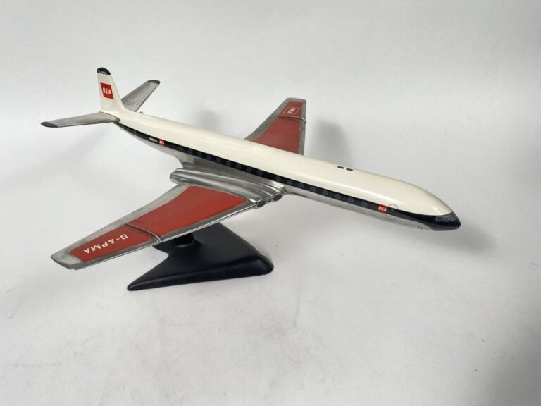 De Haviland Comet 4B BEA G-APMA au 1/72ème en aluminium peint réalisé par Olivi…