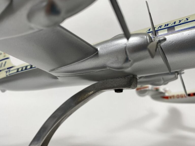 Douglas DC4 Air France F-BBDO au 1/100ème en aluminium peint réalisé par MEE en…