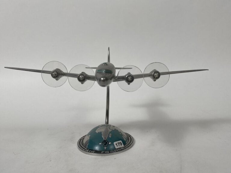 Douglas DC4 Air France F-BBDO au 1/100ème en aluminium peint réalisé par MEE en…