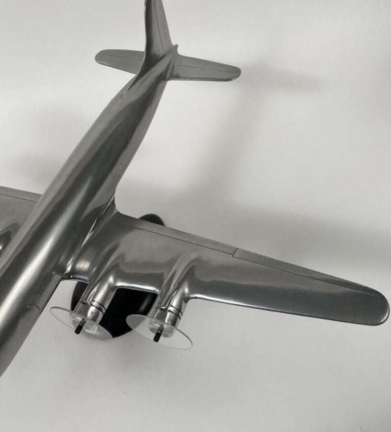 Douglas DC4 non restauré au 1/50ème en aluminium, réalisé par Douglas Marketing…