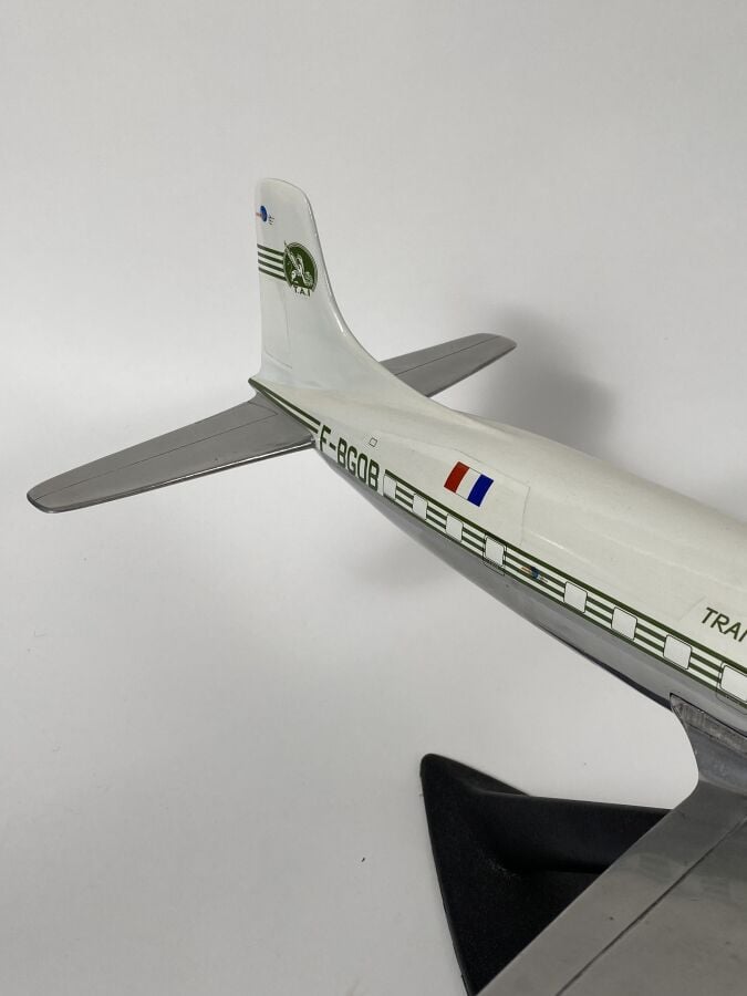 Douglas DC6B pour la TAI (transport s intercontinentaux) F-BGOB. 1/50ème, réali…