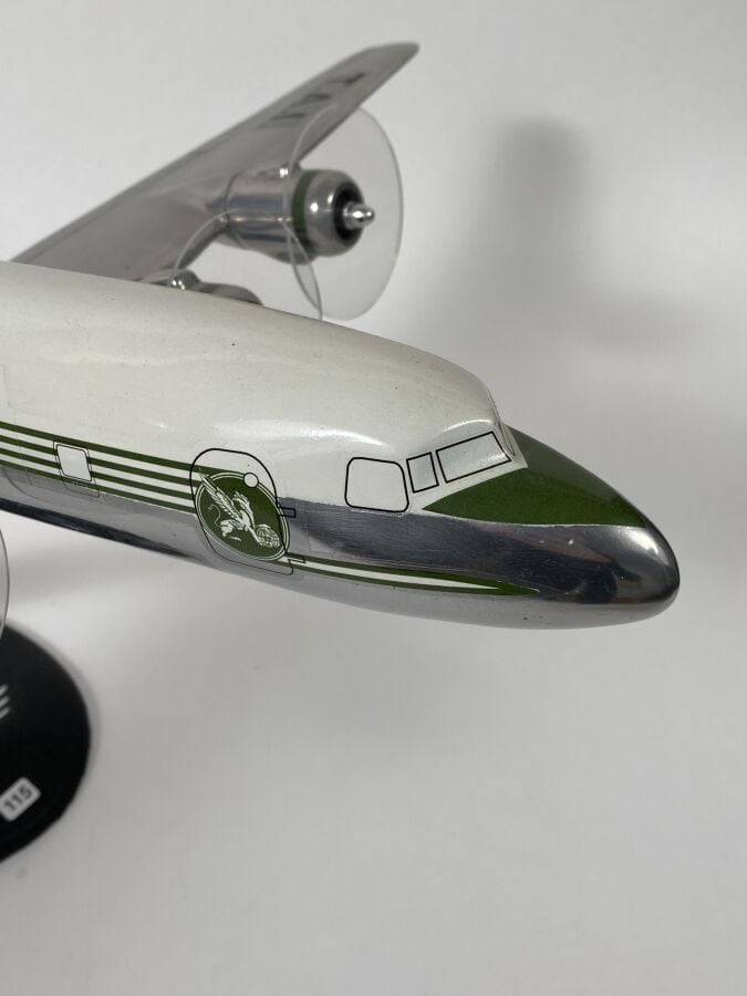 Douglas DC6B pour la TAI (transport s intercontinentaux) F-BGOB. 1/50ème, réali…