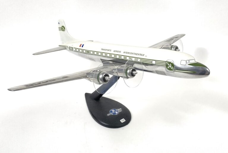 Douglas DC6B pour la TAI (transport s intercontinentaux) F-BGOB. 1/50ème, réali…