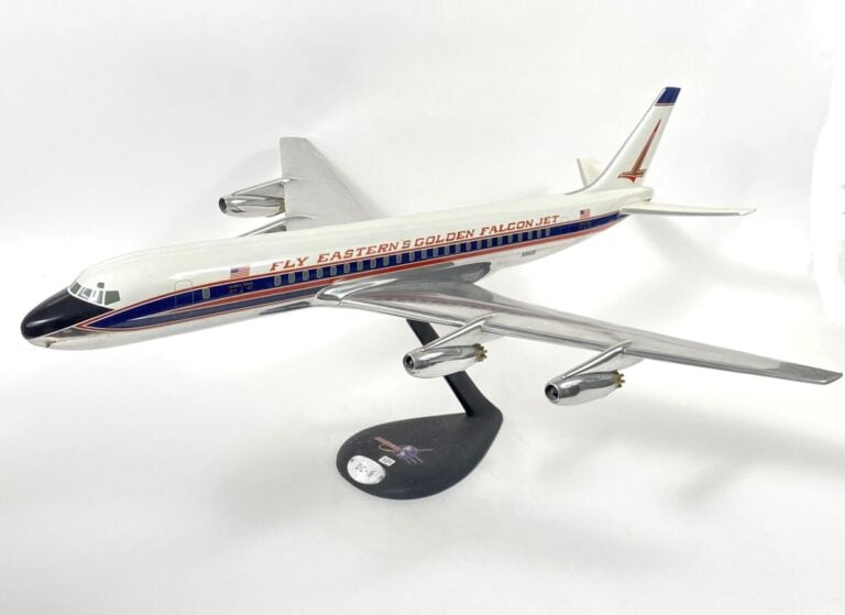 Douglas DC8-20 Eastern Air line au 1/50ème, en aluminium, réalisé par Douglas F…