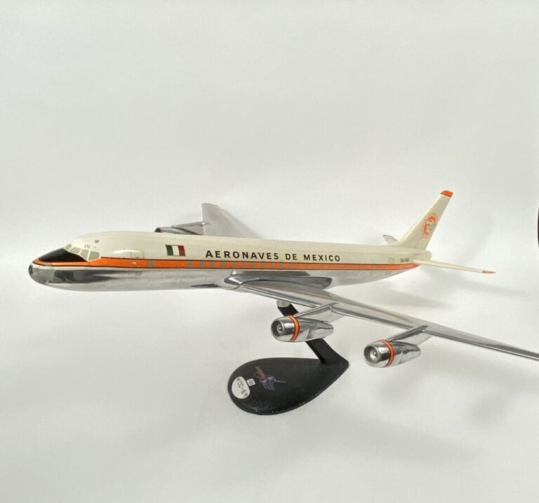 Douglas DC8-50 Aerones de Mexico au 1/50ème en aluminium, réalisé par Douglas f…