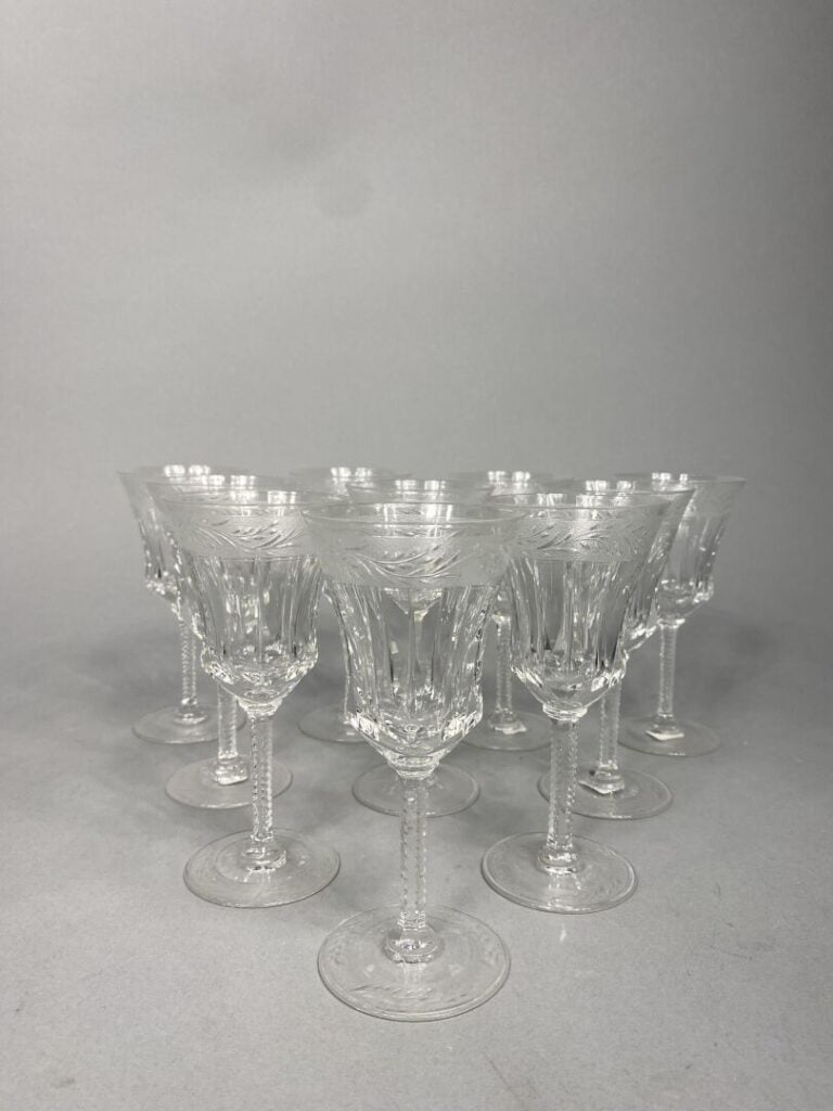 Ensemble de 10 verres à porto en verre taillé - H : 14,5 cm