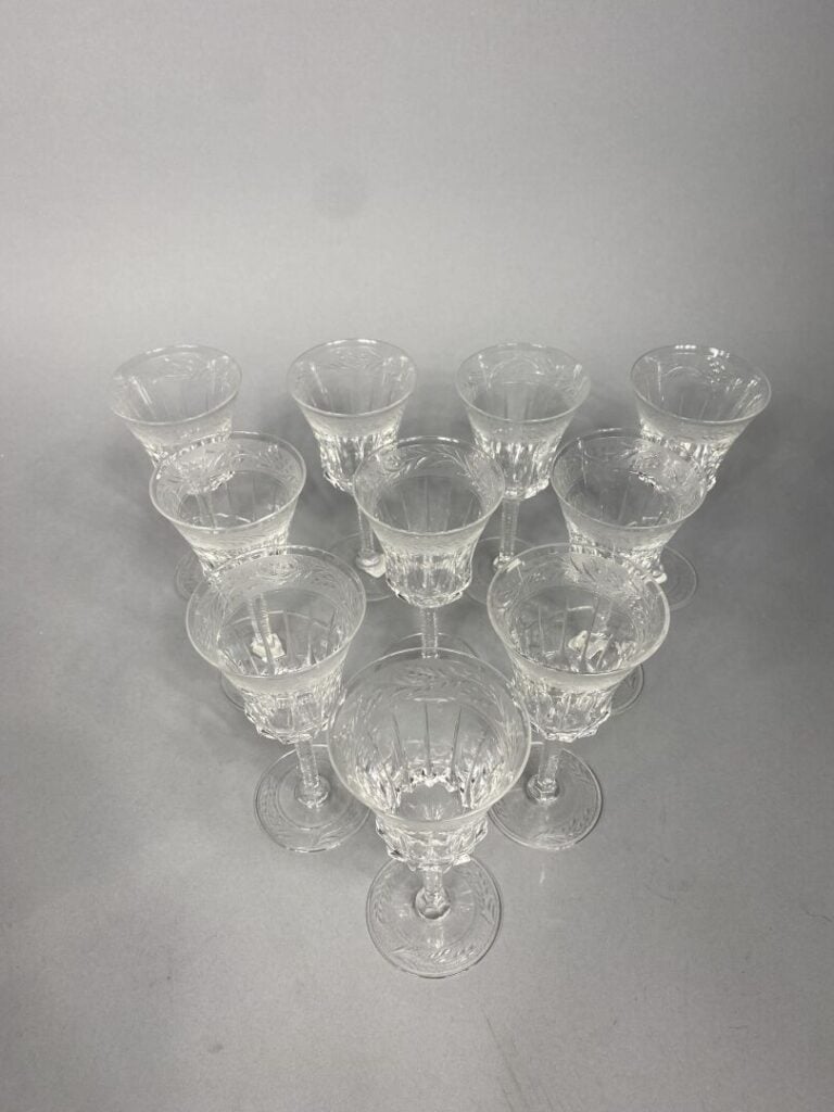 Ensemble de 10 verres à porto en verre taillé - H : 14,5 cm