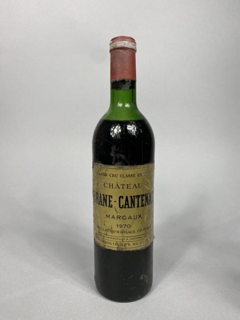 Ensemble de deux bouteilles comprenant : - -Château Mouton Rothschild, 1978 - -…